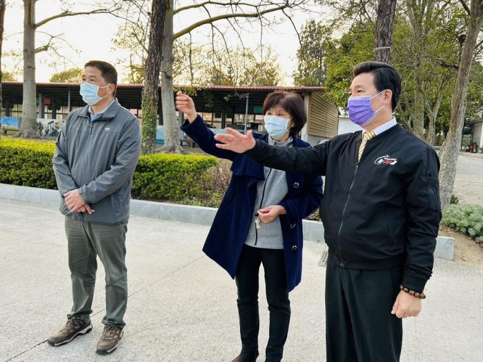 陳福海縣長視察金門農試所環境優美
