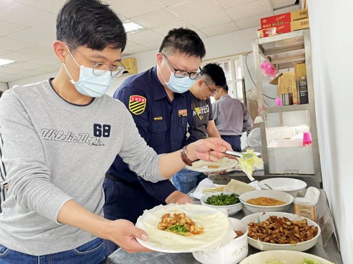 清明節將至　螺警廚媽備應景潤餅捲伺候