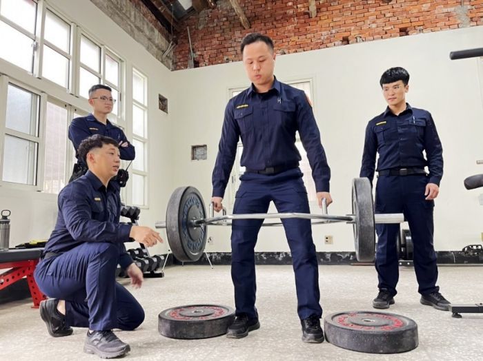 提升員警執勤安全！　西螺警助教考取肌力及體能教練證照
