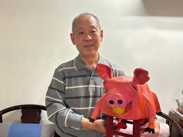 平凡竹筷化身藝術品 成美藝廊展出「湯爺爺的竹藝人生」