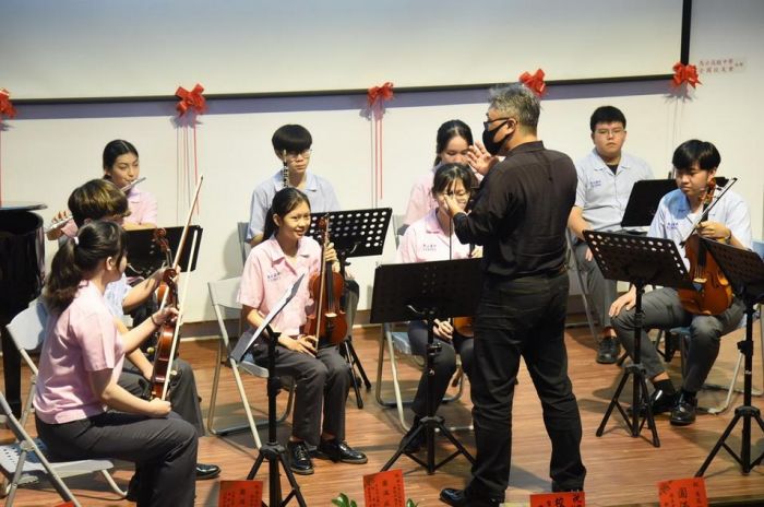 馬公高中80周年校慶活動　音樂班學生演奏迎賓