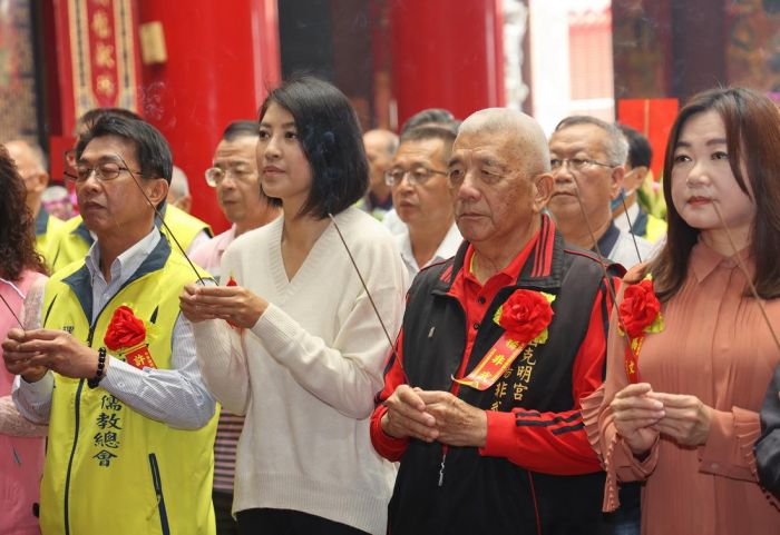 竹山克明宮清明法會圓滿 許縣長與2千民眾共享竹筍餐