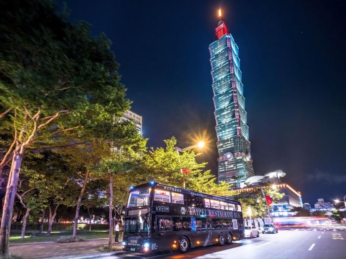 台北「購」好玩推好康！ 北市雙層餐車期間限定晚餐買三送一