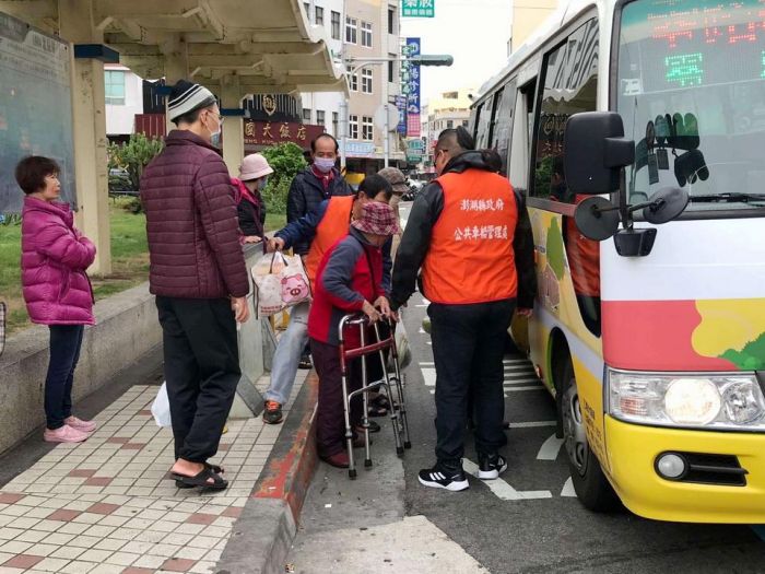 因應花火節人潮　澎湖縣府於開閉幕場次試辦接駁公車