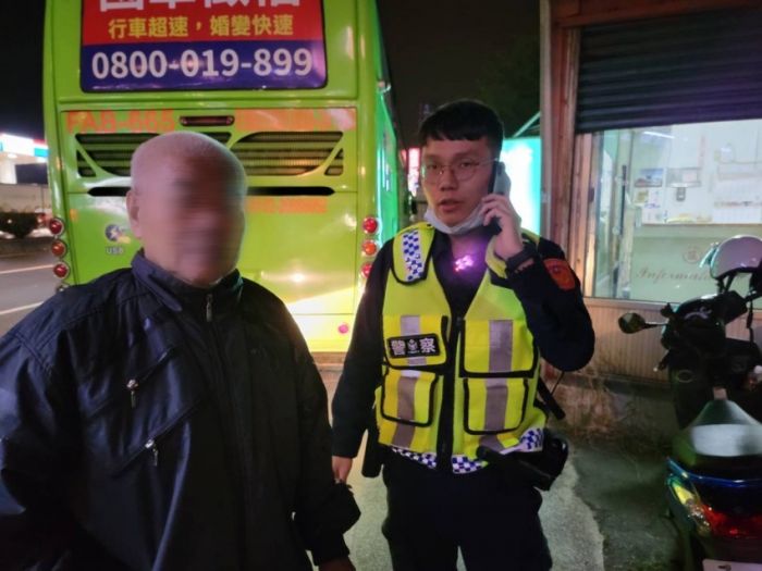 老翁西螺果菜市場走失　警方協助搭乘客運返家