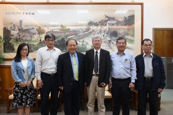 港務公司董事長李賢義拜會陳光復　允協助推動藍色公路港埠設備