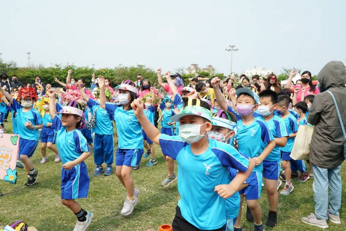 大手牽小手一起動一動 鹿港鎮立幼兒園親子童趣闖關春季運動會