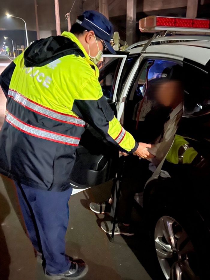 8旬失智老翁迷途　和心警獲報助返家