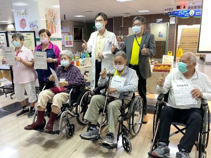 屏東醫院辦理失智長者園藝創作成果展
