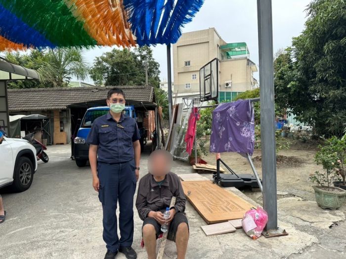 老翁走失家屬po網協尋　長平警挨家挨戶找人