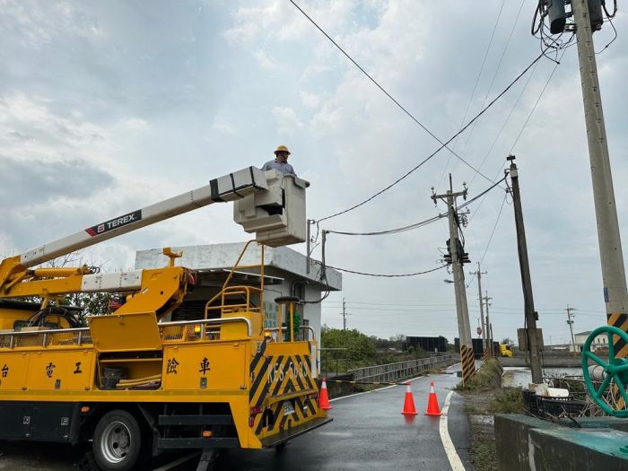 台電嘉義區處攜手東石鄉公所 改善獨居長者用電安全