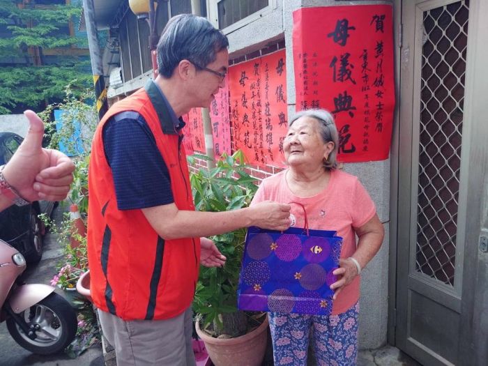母節前夕 屏東縣榮服處慰勉表揚優秀母親