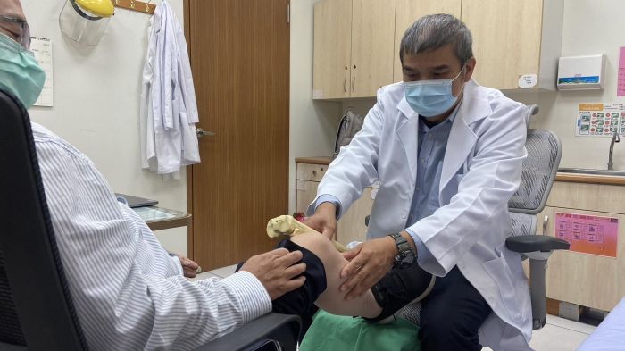 為民眾保膝 員榮骨科醫師花世源一刀解決患者近半世紀痛苦
