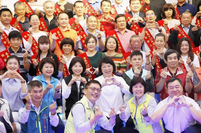 嘉義市表揚112年56位模範勞工 黃敏惠市長、陳姿妏議長感謝勞工奉獻