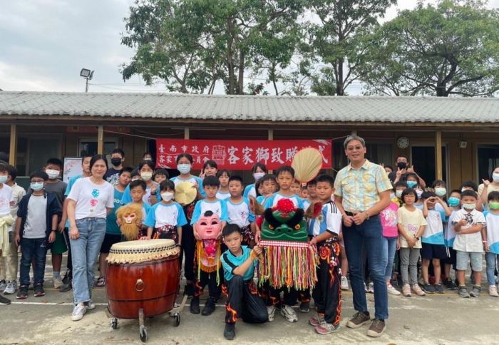南市客委會贈獅文化傳承　培育175名學童舞客家獅