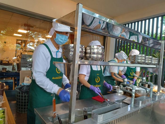 永靖鄉千名志工迎大甲媽 頂新和德攜手志工團體讓香客有回到家的感覺