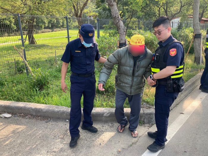8旬老翁失智外出迷航　竹南警眼尖發現助返家