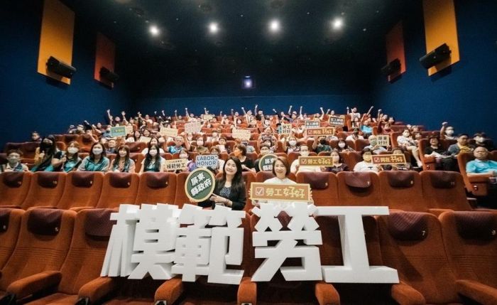 周春米以行動支持《做工的人》　邀請模範勞工共賞電影