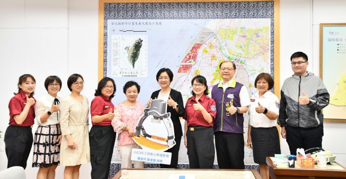 平凡中的大愛 愛心阿嬤黃美智捐贈彰化自動心肺復甦機