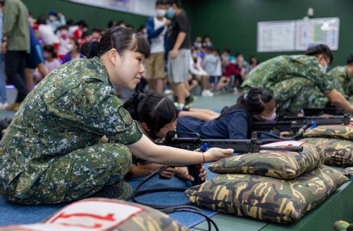 五德國小師生光華營區　深化全民國防理念
