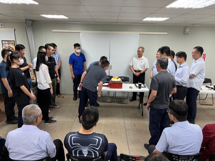 聯合勤教結合慶生會　斗六警走向戶外參訪企業