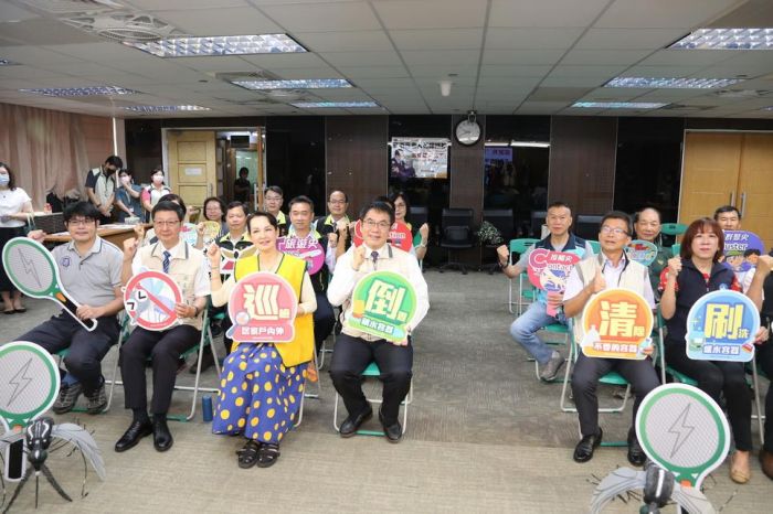 感謝有「寧」！　黃偉哲與席曼寧拍宣導影片防治登革熱