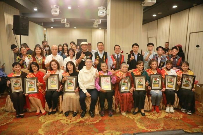 原住民慶祝母親節感恩活動　謝國樑表揚模範母親
