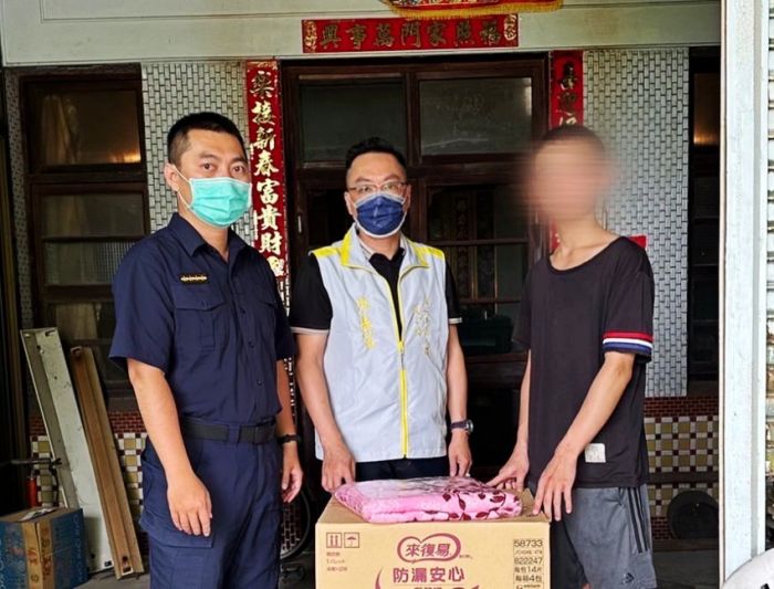 警轄區進行查訪關懷弱勢　埤源所長蔡明紘募集送物資
