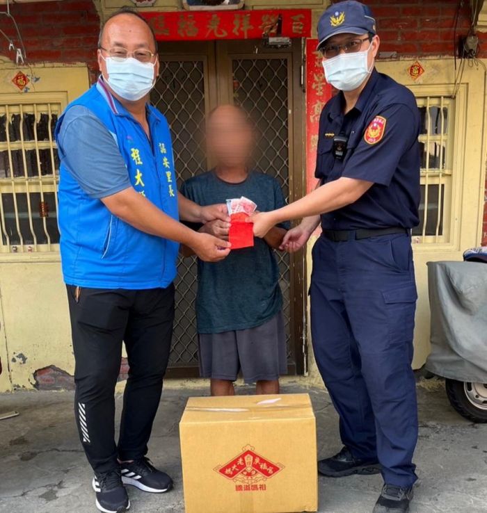 旬翁脊傷經濟困難　和心警集結善心物資送暖
