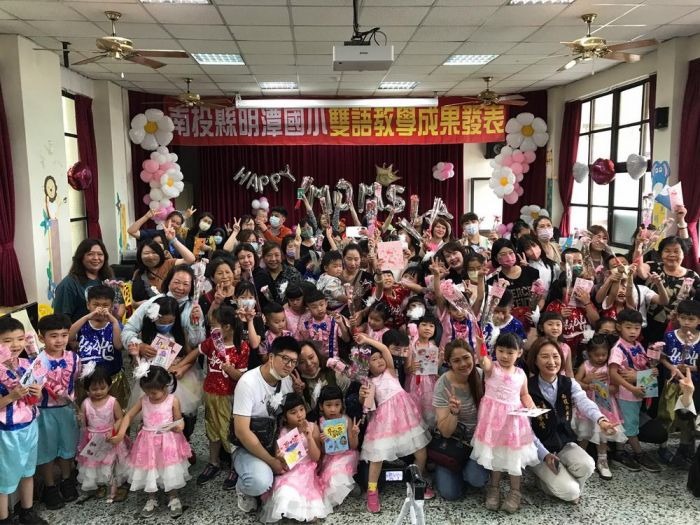 南投明潭國小慶祝母親節感恩奉茶暨雙語教學成果發表