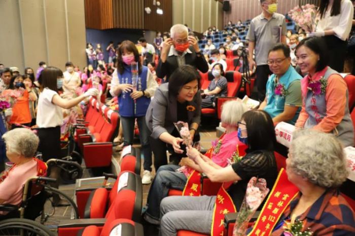 母親節表揚大會　張麗善表揚模範母親及票選兔媽