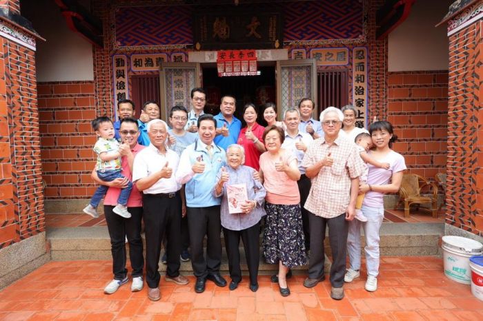 金門縣長關懷慰問 高齡母親祝賀母親節