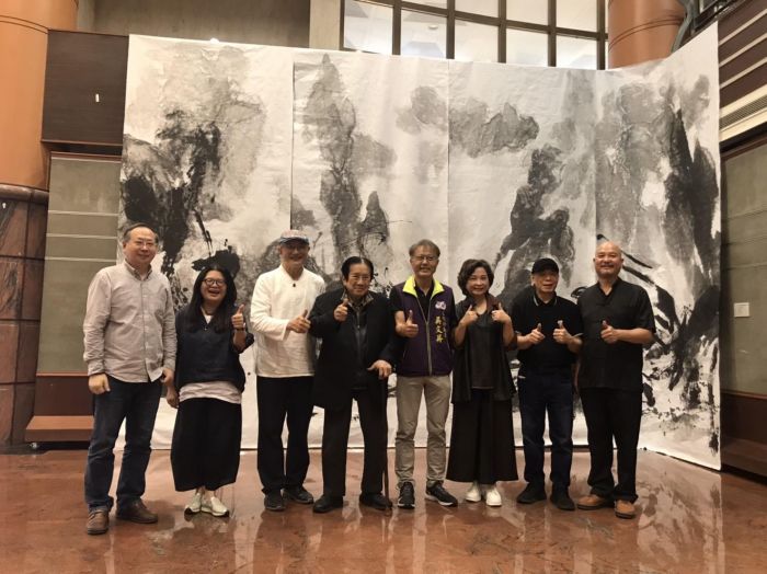 拋開具象回歸自己感受　建國科大推出抽象畫展「虛實之舞」