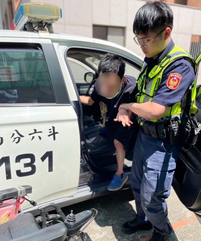 電動輪椅嘸電　男子訪友半路尷尬了