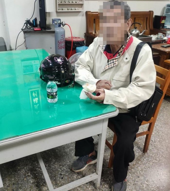 老翁騎車外出迷航　莿桐警助返
