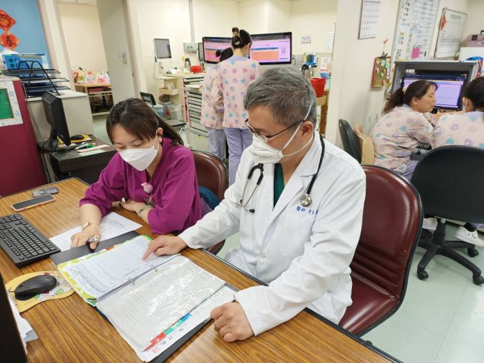 5歲童在國外高燒腹痛險喪命　緊急回台就醫搶命