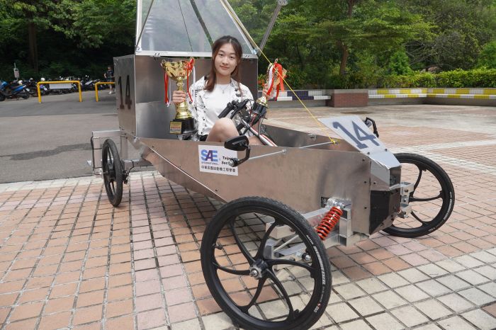 全國大專校院環保節能車大賽 大葉大學抱回三獎盃女車手成「嬌」點