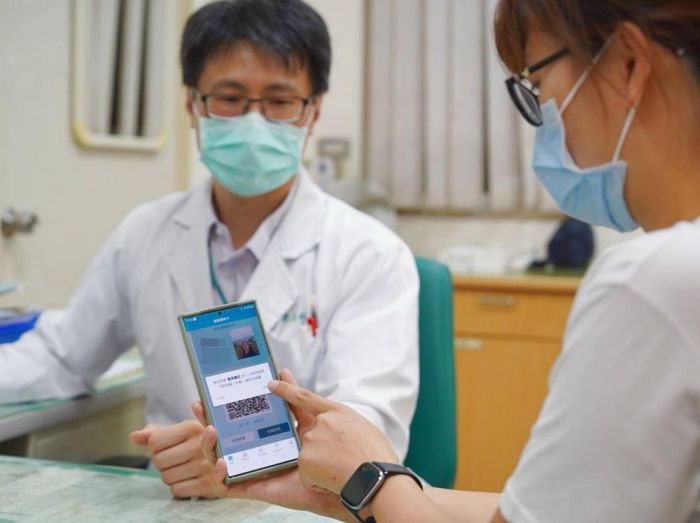 聖馬爾定門診全科啟用虛擬健保卡 看病一機搞定　