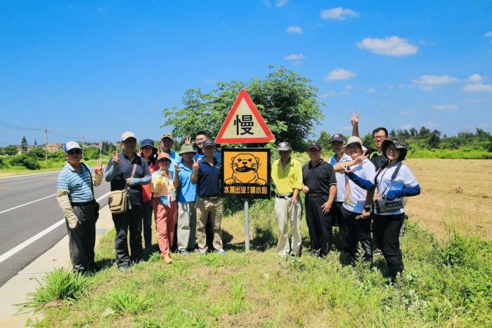 金門社區攜手護水獺　警示圖樣換新裝