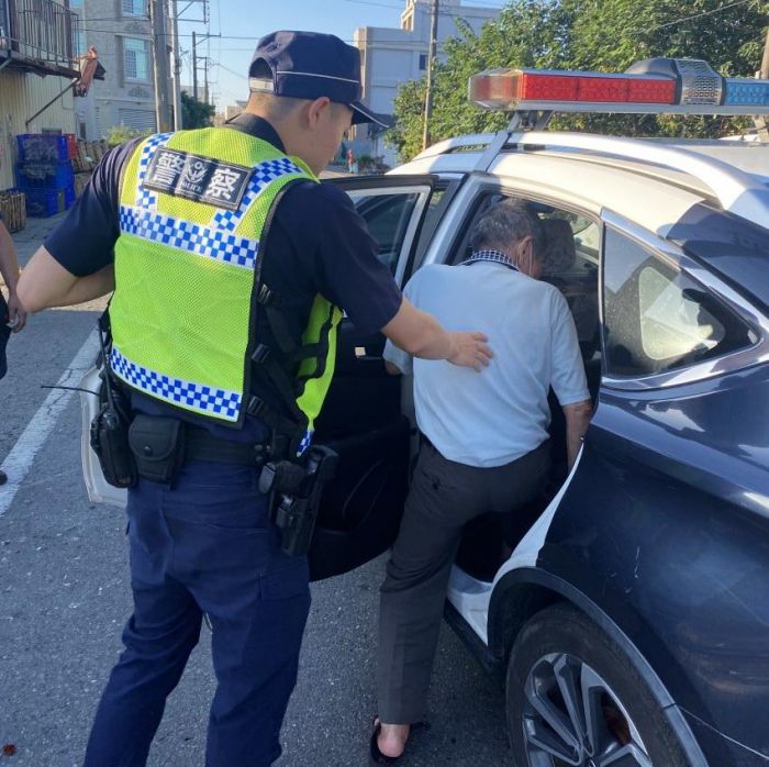 老翁迷路找警察　員警靈機一動問里長