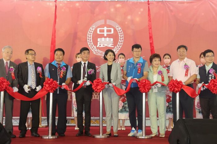 中農粉絲捐2千斤冬粉助弱勢　許淑華頒贈感謝狀致謝