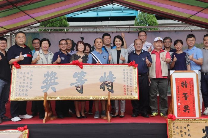 竹山杉林溪春茶競賽頒獎 劉銀珠、巫宥緯分獲特等獎