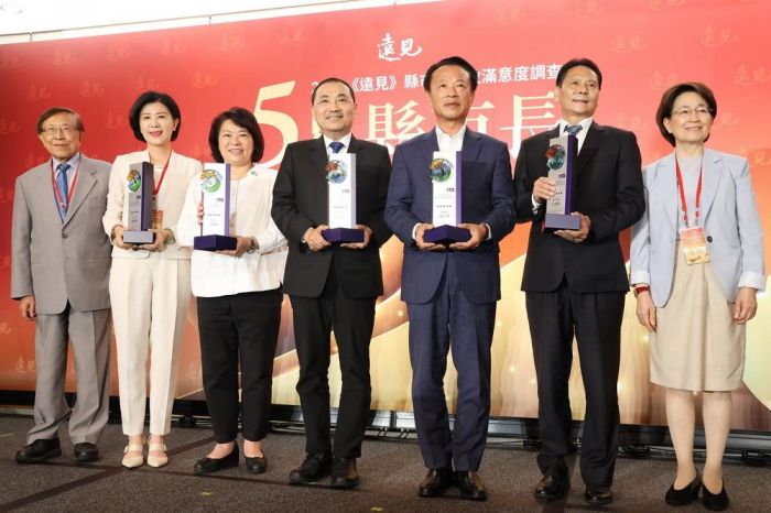 蟬聯5星市長殊榮 黃敏惠市長領獎感謝市民信任與肯定
