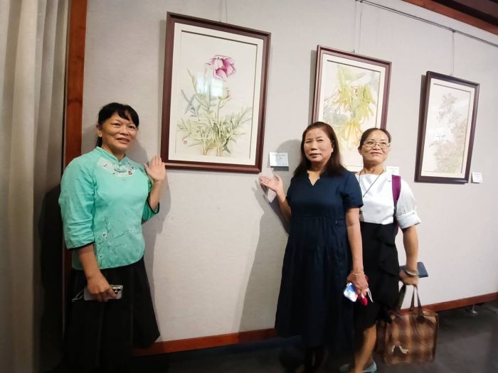 谷硯書畫會「筆下花・生繁景」 40種不同花卉展風情
