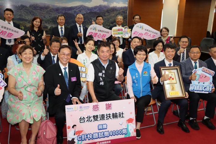 雙連扶輪社　贈苗縣4000劑C肝快篩試劑