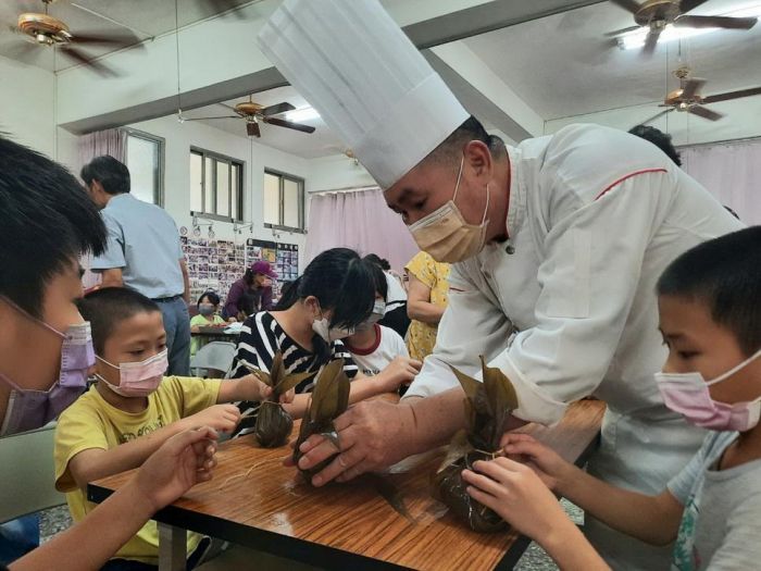 迎接端午節　台灣黃絲帶愛網關懷協會攜手飯店包粽送愛心