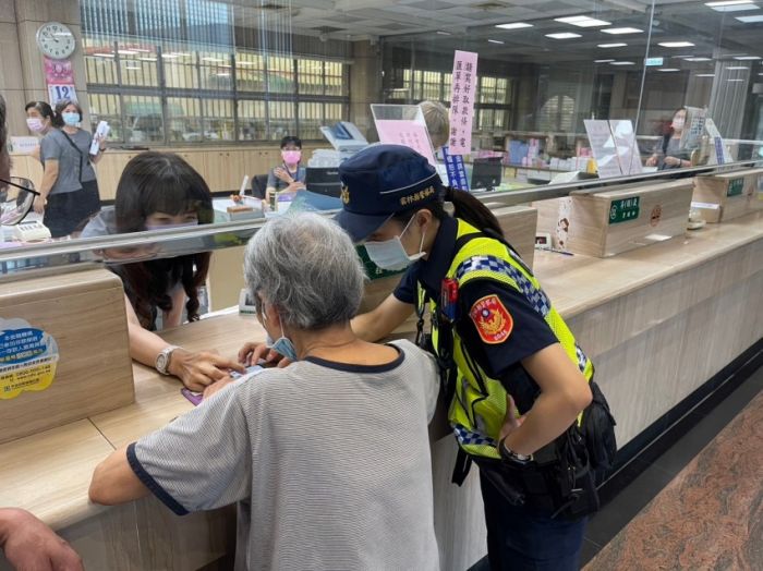 假孫子詐騙老嫗20萬元　二崙警獲報成功攔阻詐騙