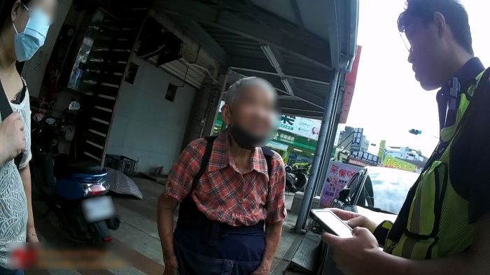 8旬老婦賣菜迷途　竹南警協助安全返家
