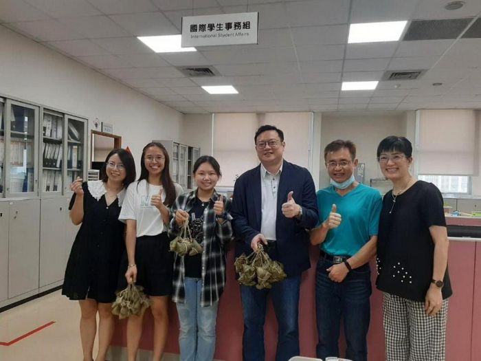提前過端午　高雄大學招待境外生美味粽子
