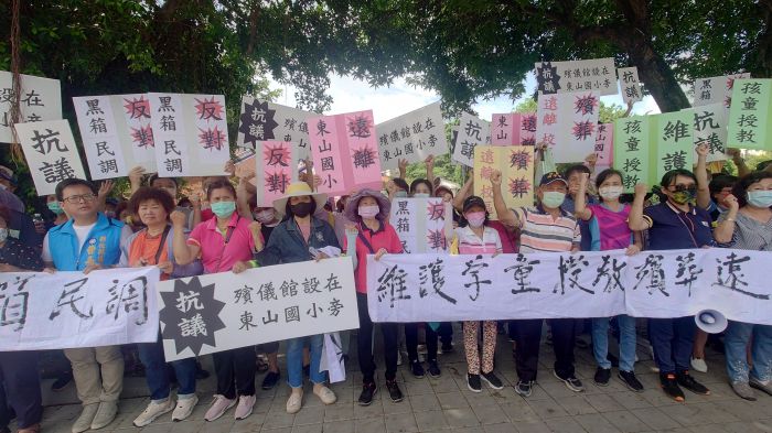 員林興建禮儀廳民調出爐 民眾舉白布條反對
